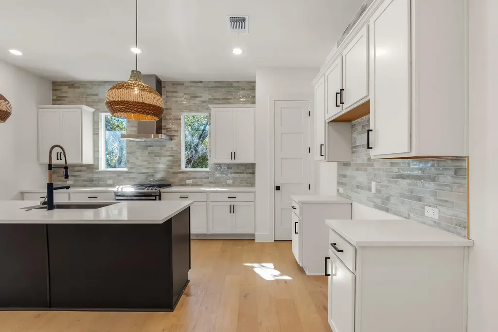 300 Bedford Drive Spicewood TX 78669
