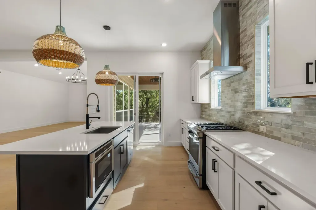 300 Bedford Drive Spicewood TX 78669