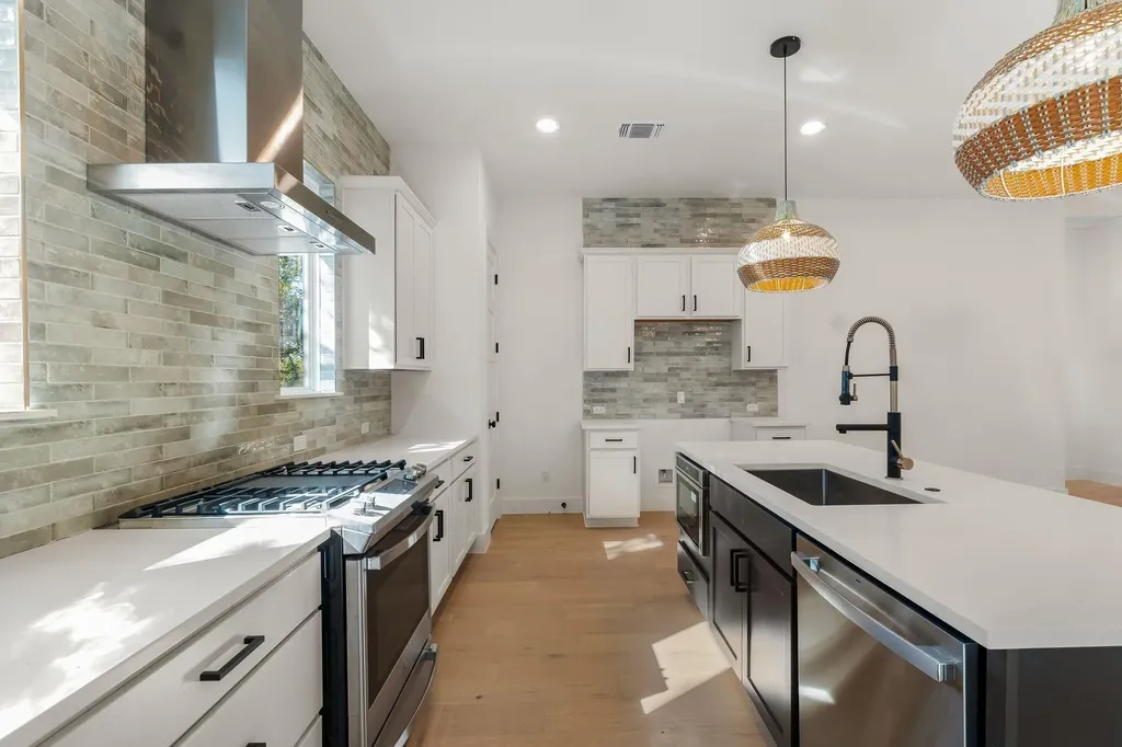 300 Bedford Drive Spicewood TX 78669