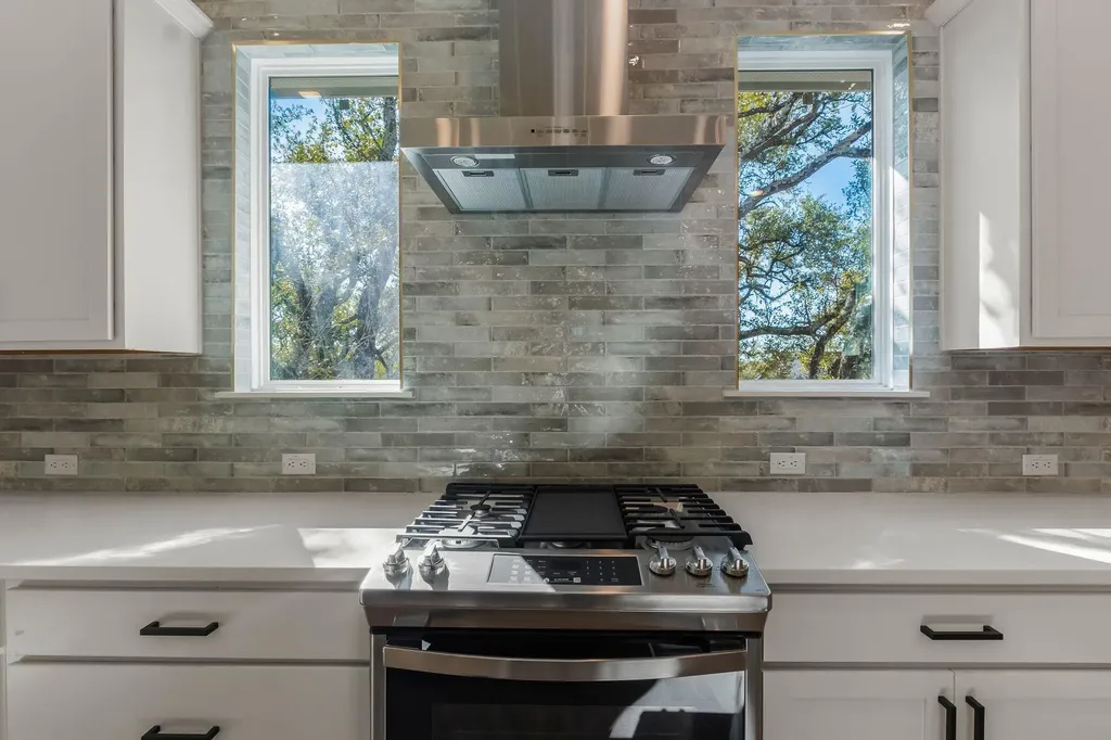 300 Bedford Drive Spicewood TX 78669