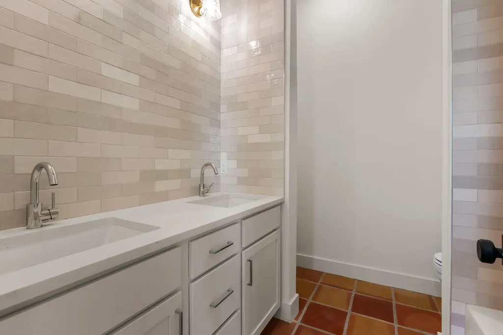 300 Bedford Drive Spicewood TX 78669