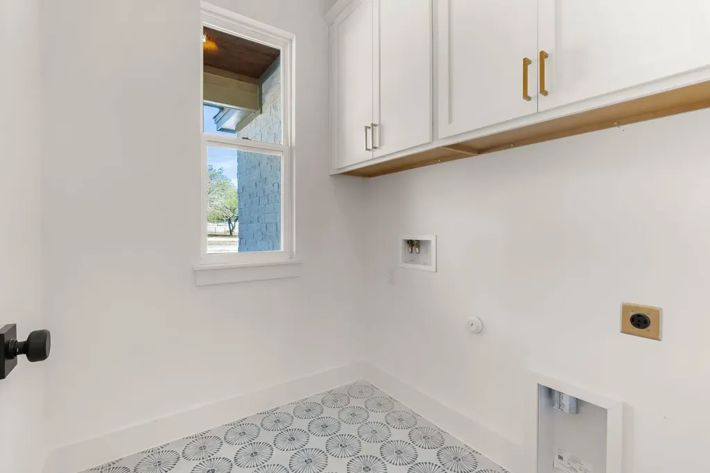 300 Bedford Drive Spicewood TX 78669