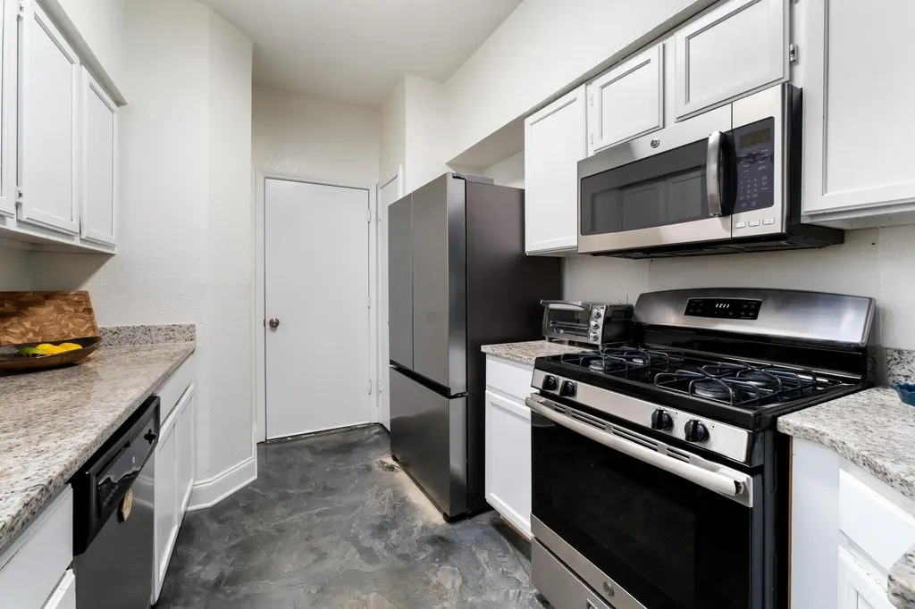 10512 Watchful Fox Drive Austin TX 78748