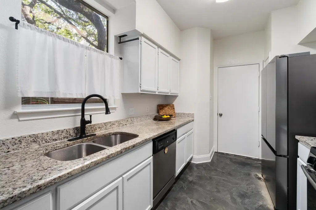 10512 Watchful Fox Drive Austin TX 78748