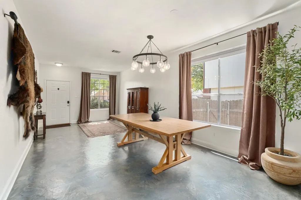 10512 Watchful Fox Drive Austin TX 78748