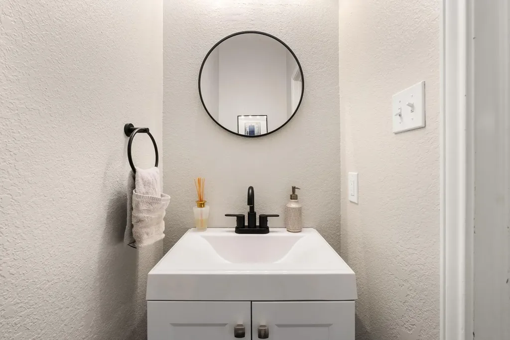10512 Watchful Fox Drive Austin TX 78748