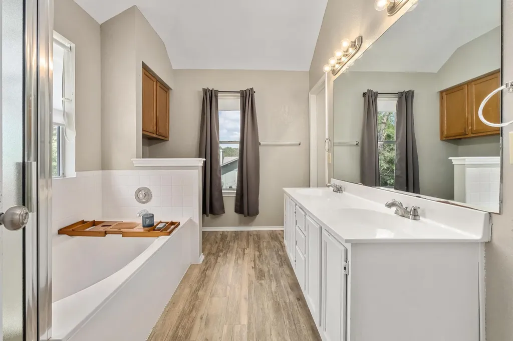 10512 Watchful Fox Drive Austin TX 78748