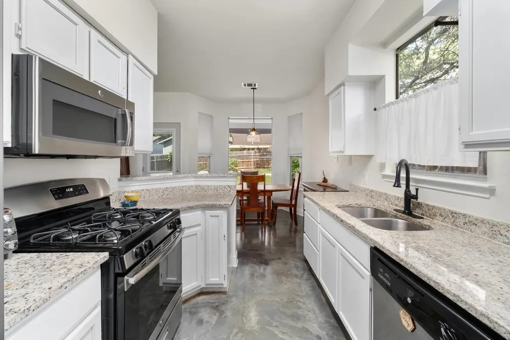 10512 Watchful Fox Drive Austin TX 78748