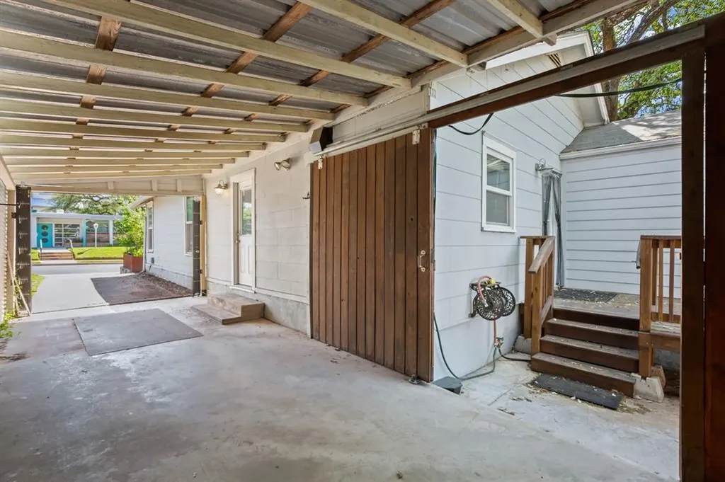 1184 Navasota Street Austin TX 78702