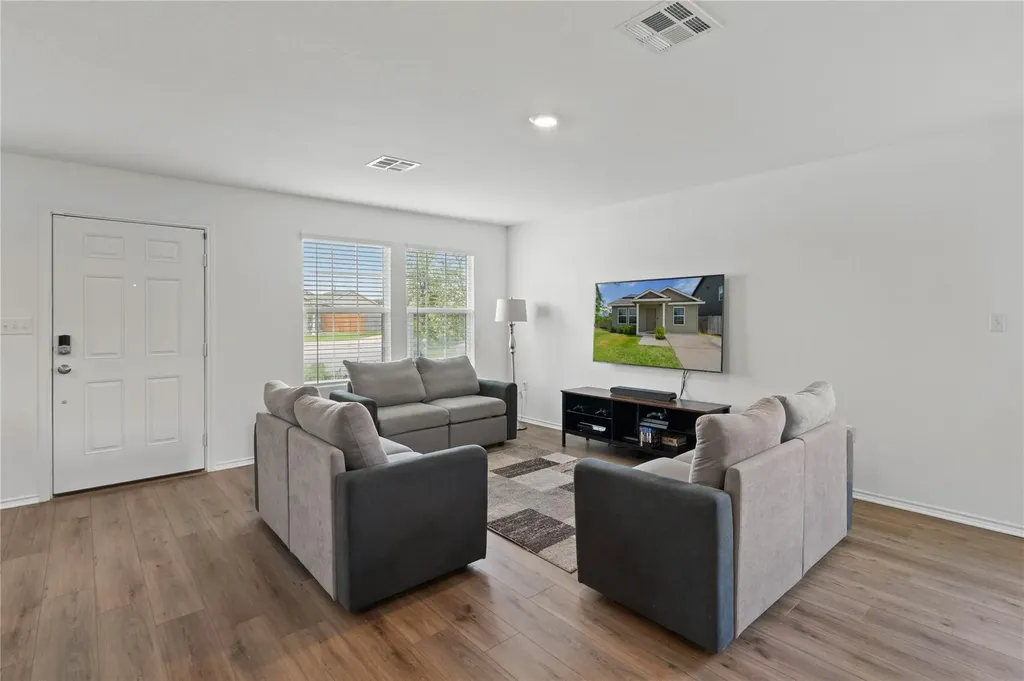 17813 Willacy Cove Elgin TX 78621
