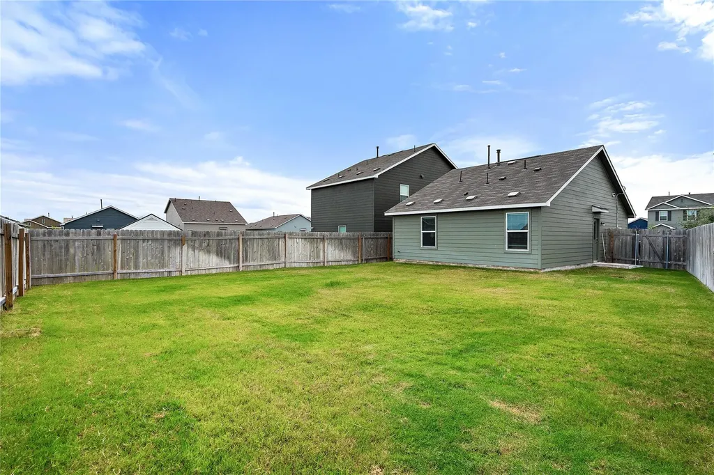 17813 Willacy Cove Elgin TX 78621