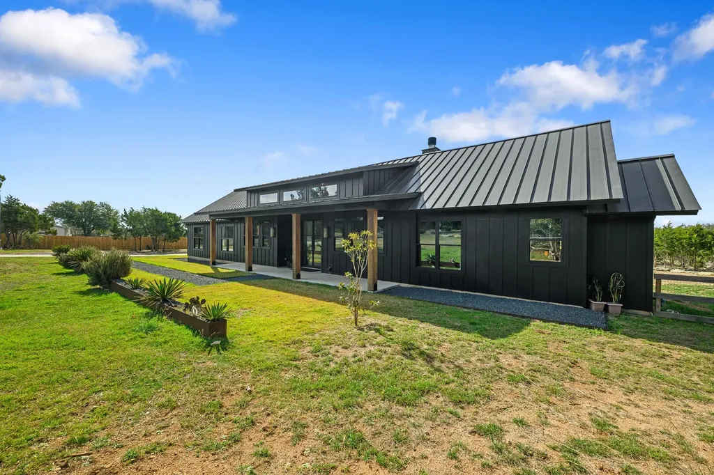 107 W Lakeshore Drive Dripping Springs TX 78620