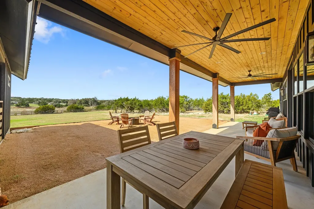 107 W Lakeshore Drive Dripping Springs TX 78620