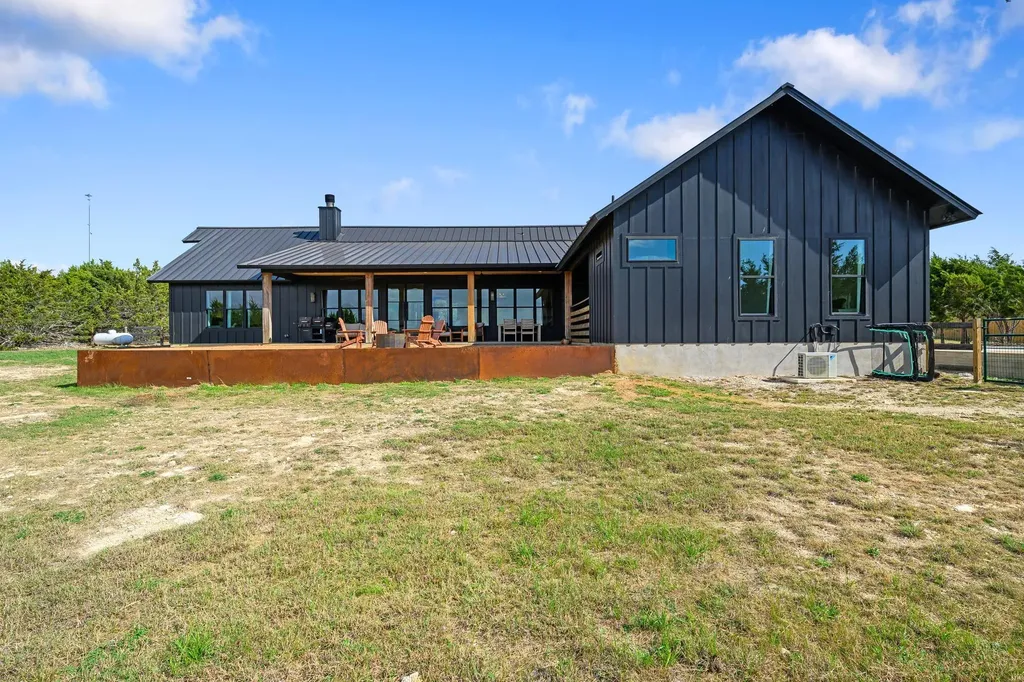 107 W Lakeshore Drive Dripping Springs TX 78620