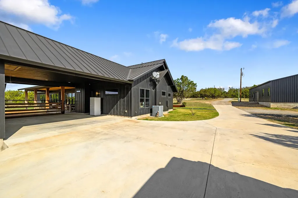 107 W Lakeshore Drive Dripping Springs TX 78620