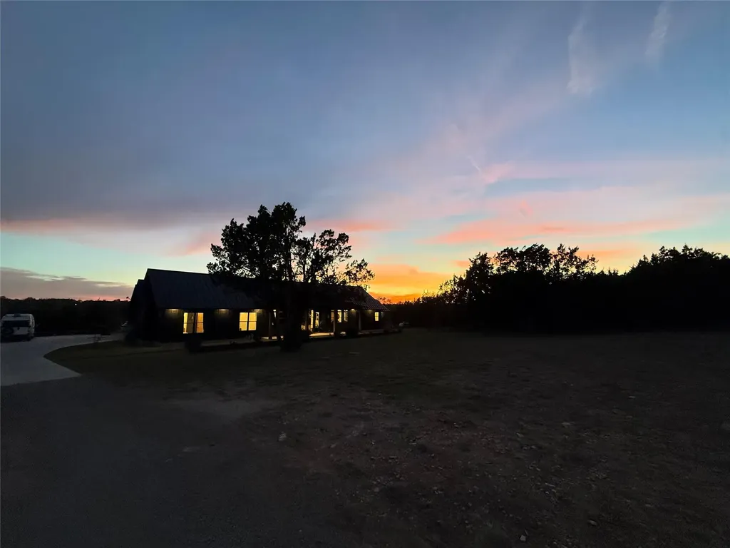 107 W Lakeshore Drive Dripping Springs TX 78620