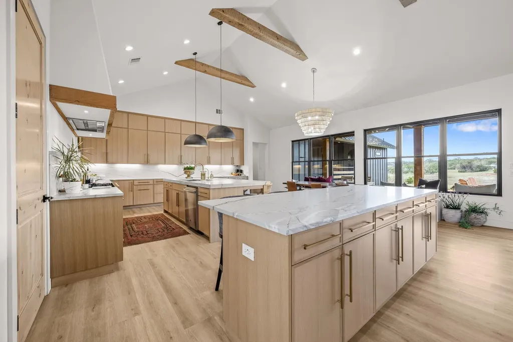 107 W Lakeshore Drive Dripping Springs TX 78620