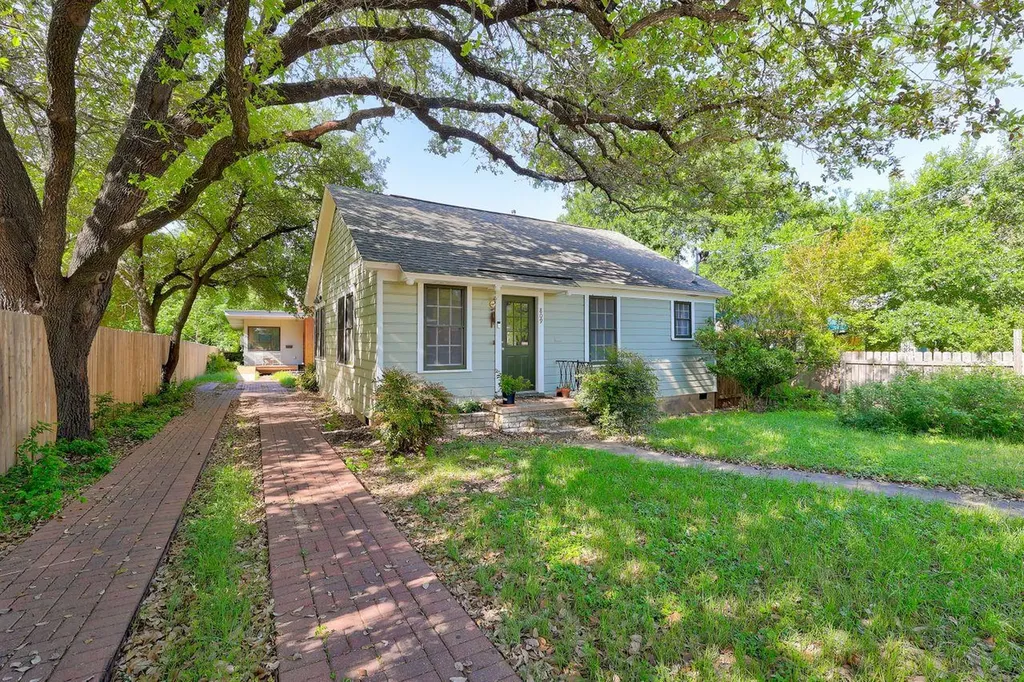 809 E 44th Street Austin TX 78751