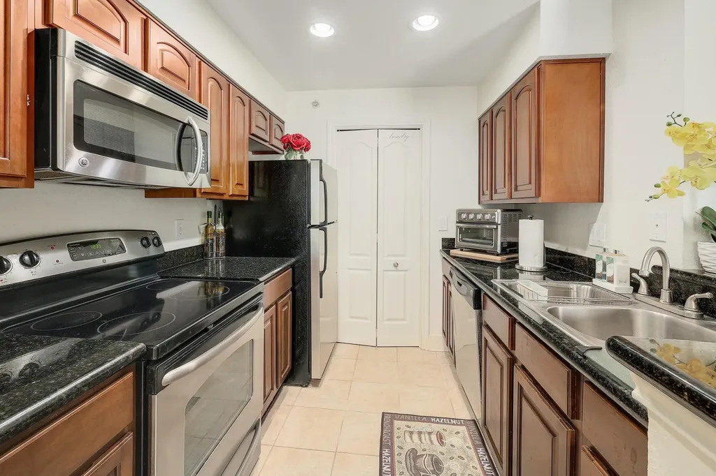 6000 Shepherd Mountain Cove Austin TX 78730
