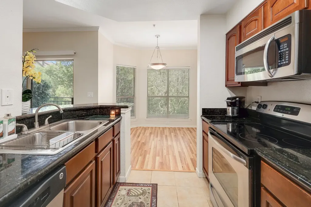 6000 Shepherd Mountain Cove Austin TX 78730