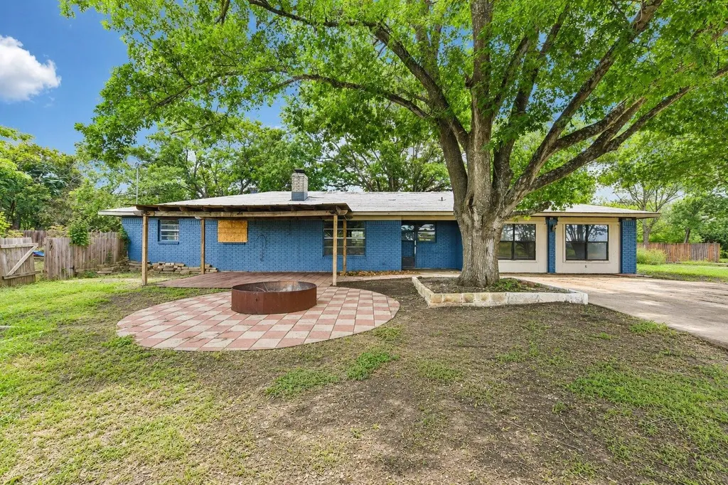 1111 Silent Valley Road Lockhart TX 78644