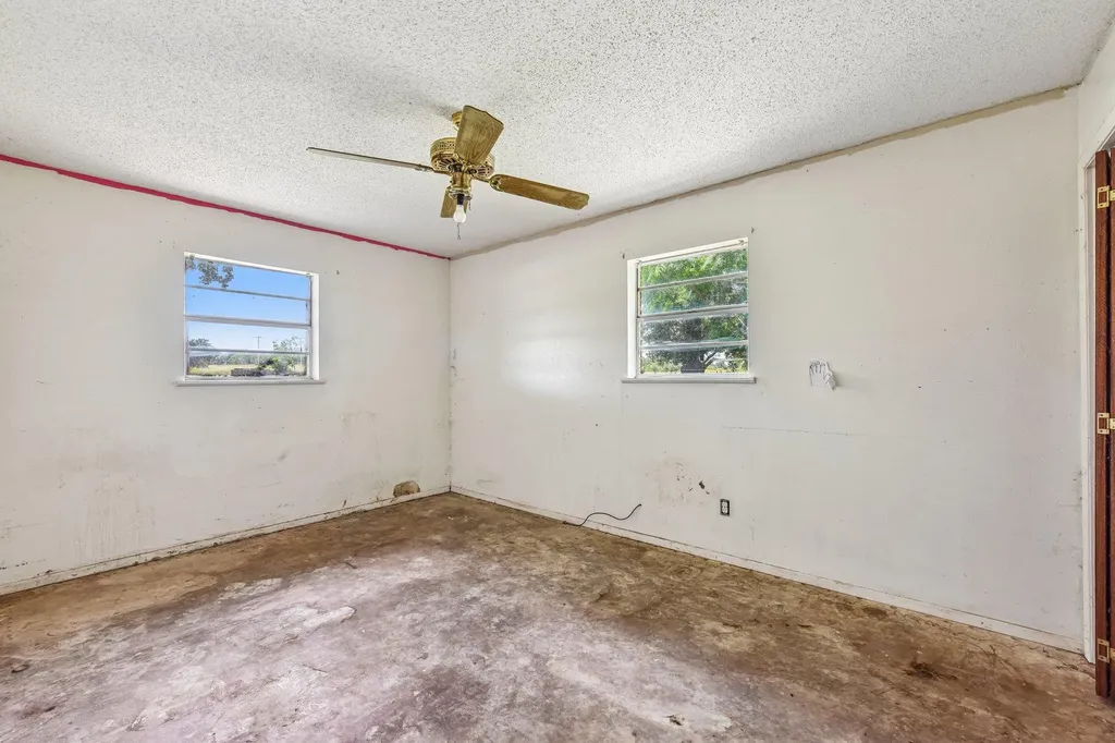 1111 Silent Valley Road Lockhart TX 78644