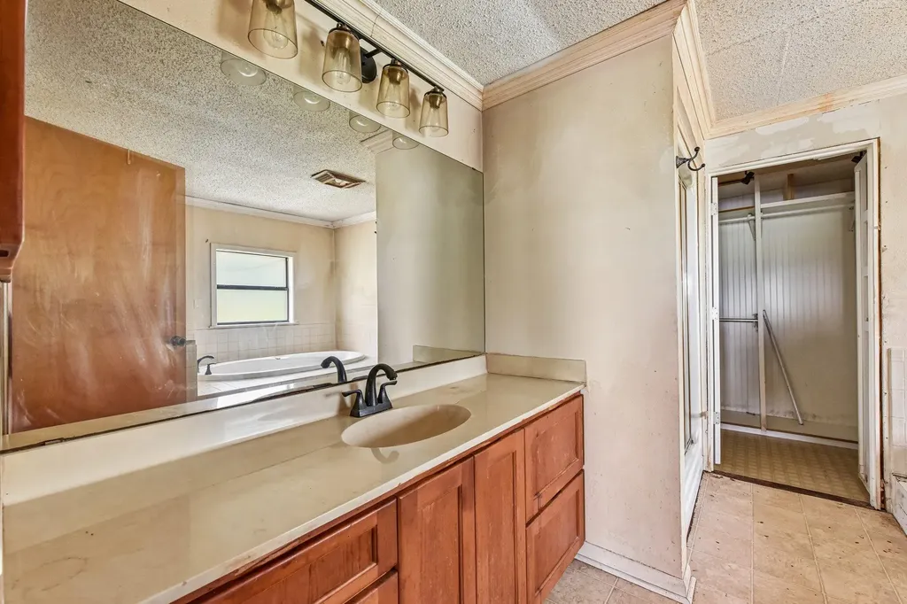 1111 Silent Valley Road Lockhart TX 78644