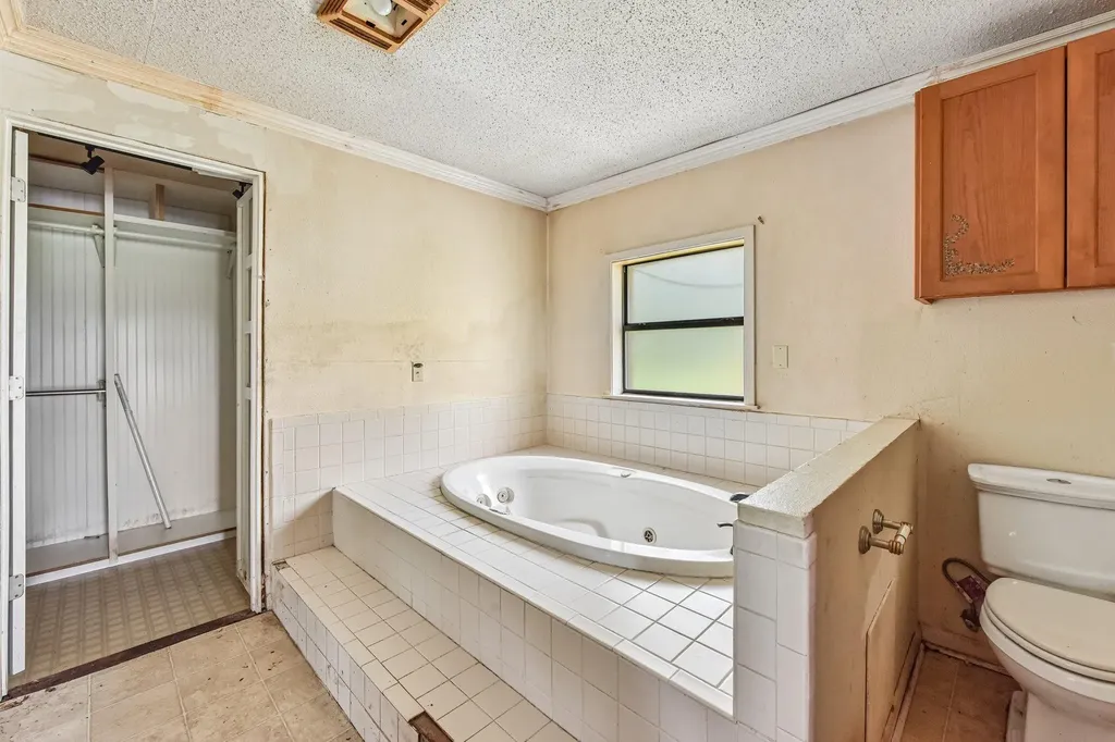 1111 Silent Valley Road Lockhart TX 78644