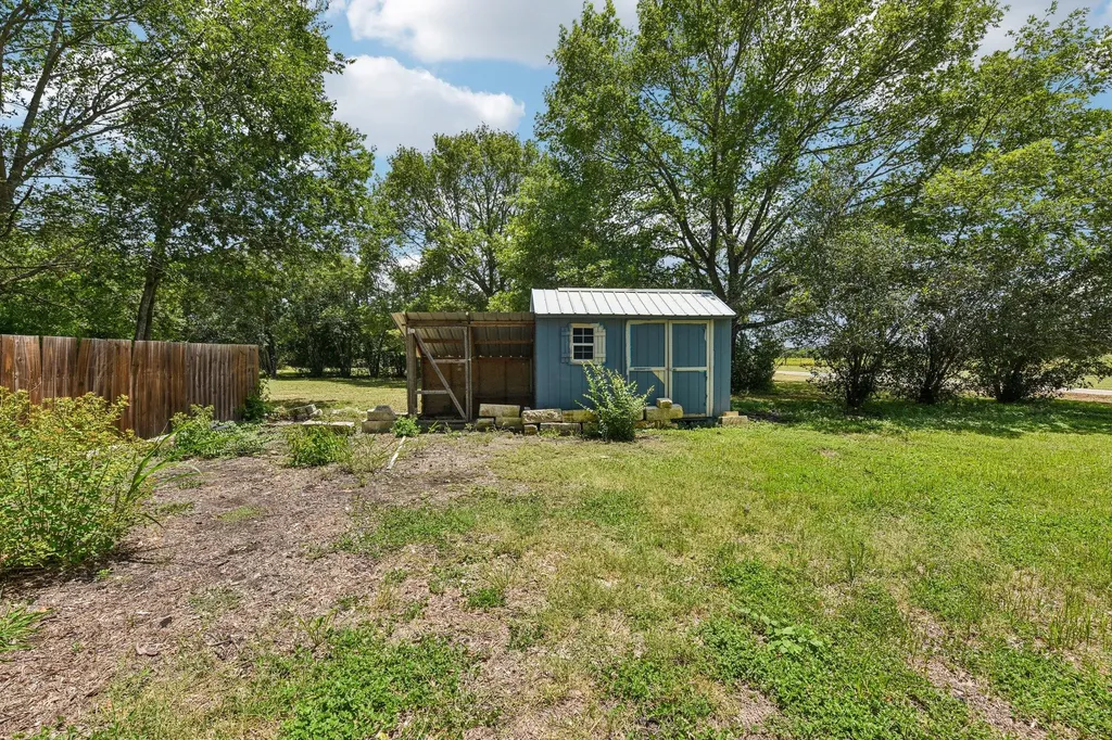 1111 Silent Valley Road Lockhart TX 78644