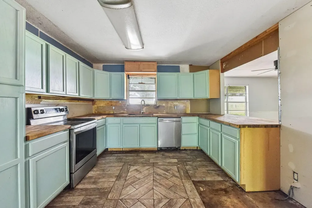 1111 Silent Valley Road Lockhart TX 78644