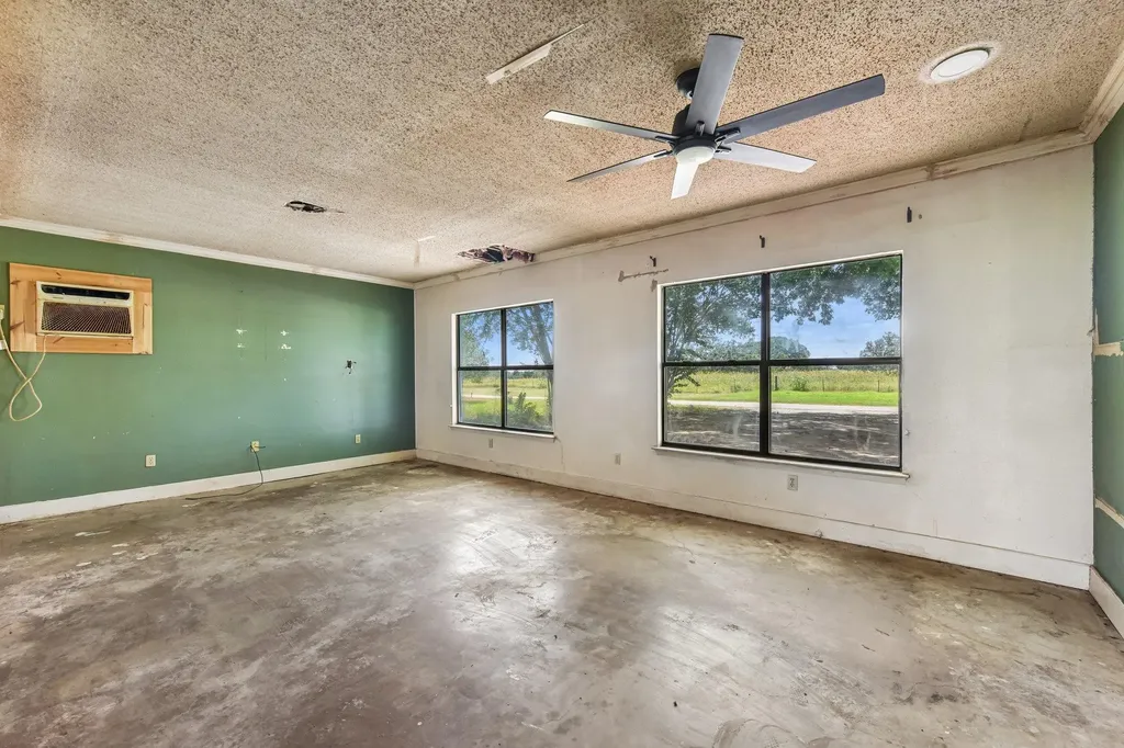 1111 Silent Valley Road Lockhart TX 78644
