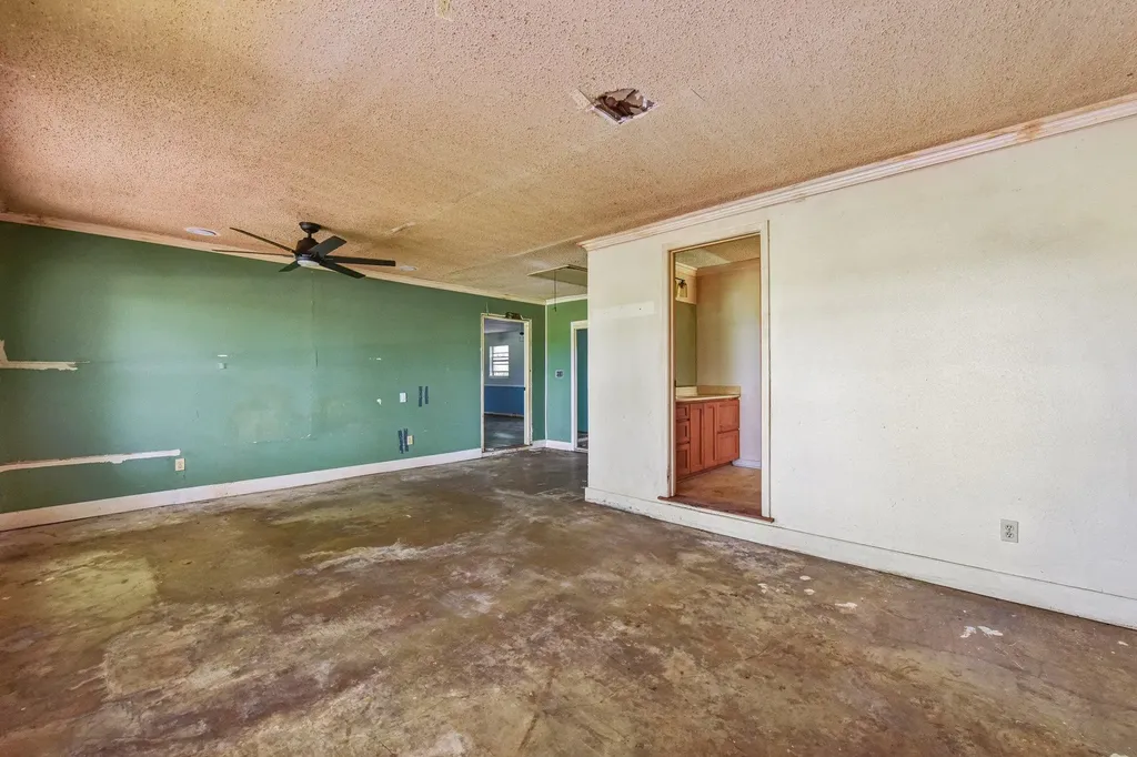 1111 Silent Valley Road Lockhart TX 78644