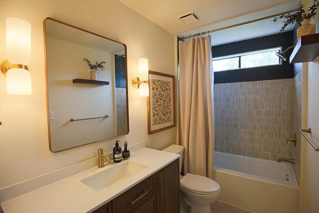 708 Cowal Drive S Spicewood TX 78669