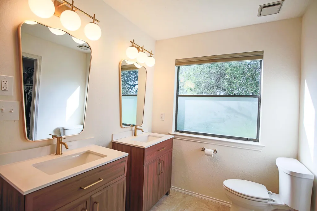 708 Cowal Drive S Spicewood TX 78669
