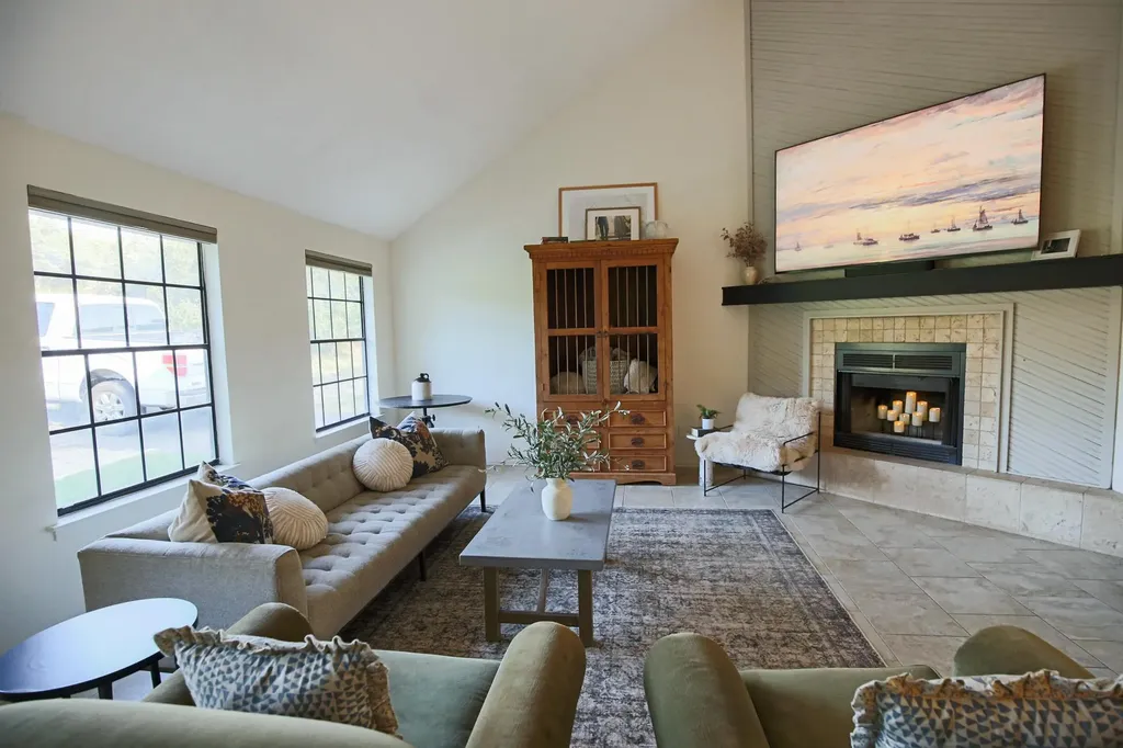 708 Cowal Drive S Spicewood TX 78669