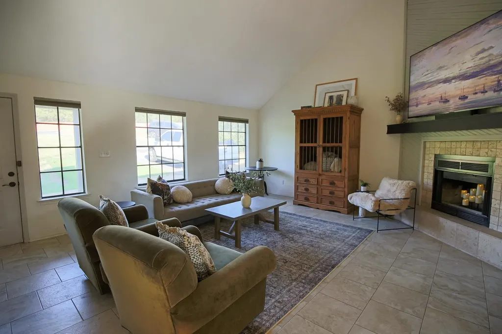 708 Cowal Drive S Spicewood TX 78669