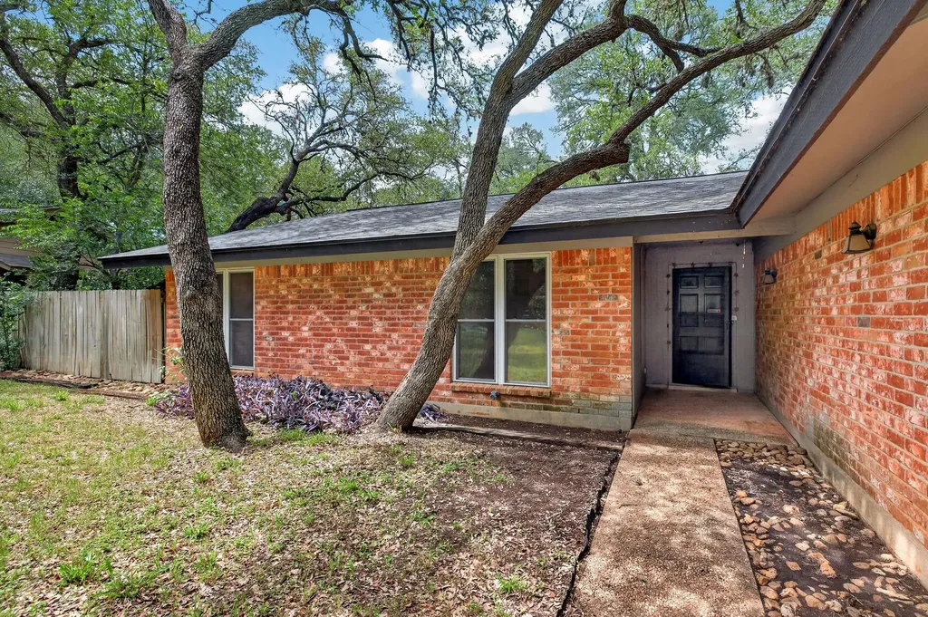 3406 Spotted Horse Trail Austin TX 78739