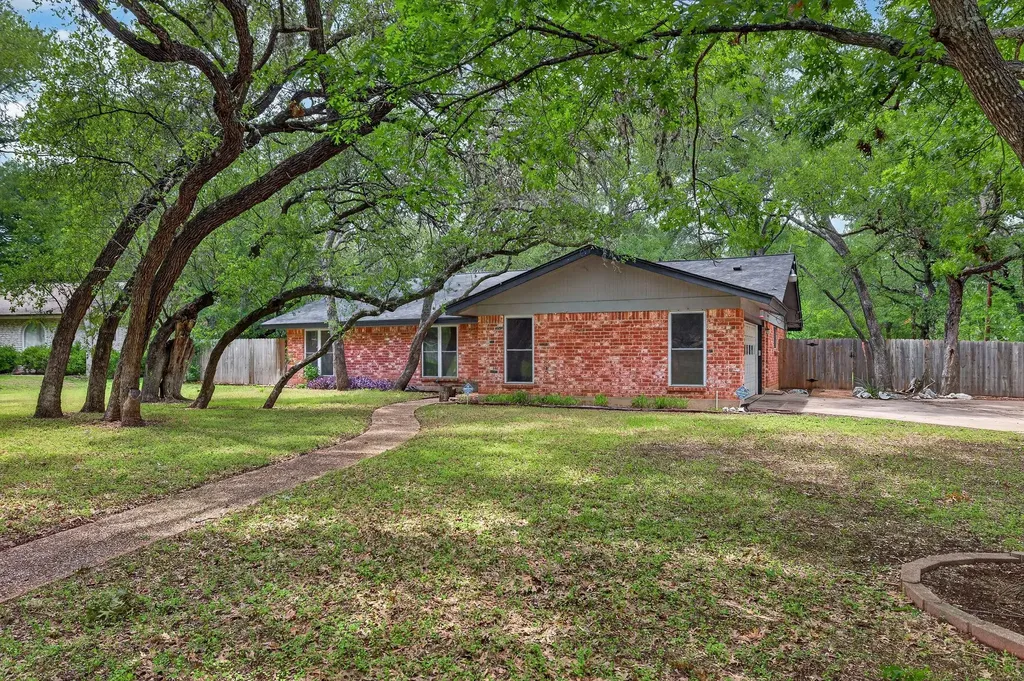3406 Spotted Horse Trail Austin TX 78739