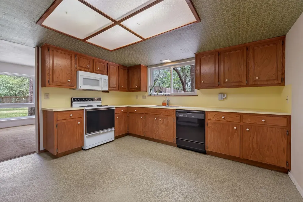 3406 Spotted Horse Trail Austin TX 78739