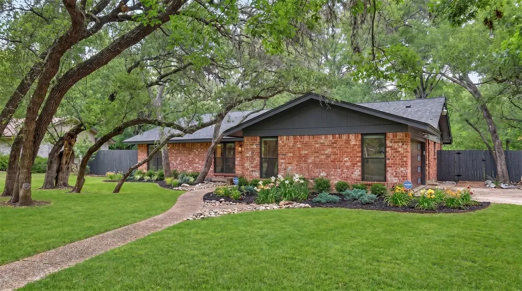 3406 Spotted Horse Trail Austin TX 78739