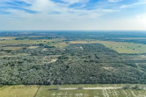 1144 Treetop Lane Luling TX 78648