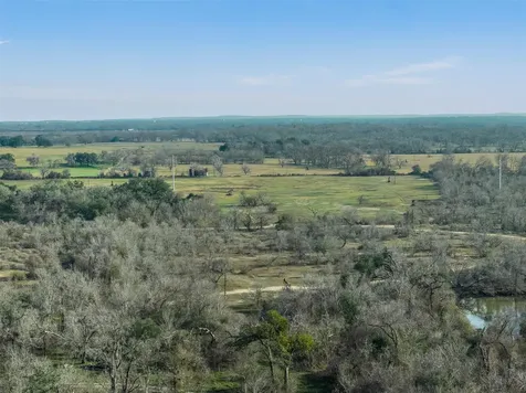 1144 Treetop Lane Luling TX 78648