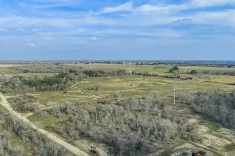 1144 Treetop Lane Luling TX 78648