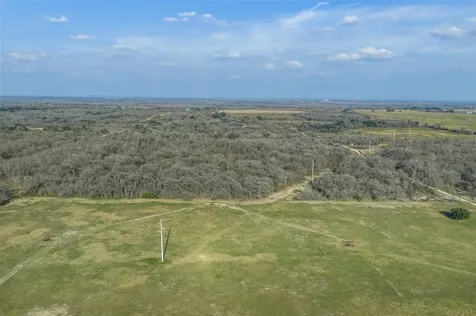 1144 Treetop Lane Luling TX 78648