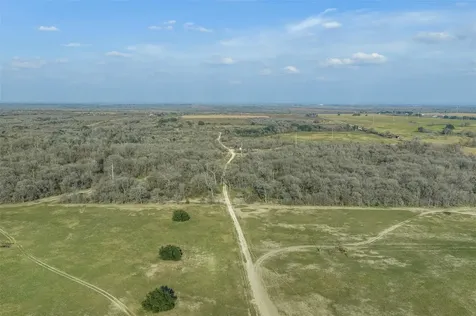 1144 Treetop Lane Luling TX 78648