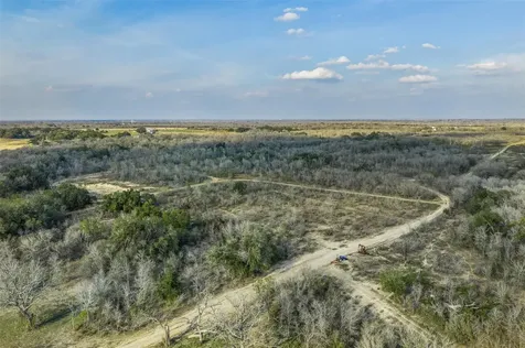 1144 Treetop Lane Luling TX 78648
