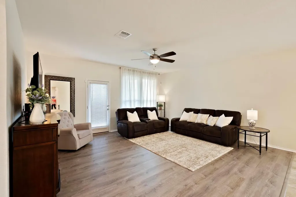 1004 Grand Teton Trail Taylor TX 76574