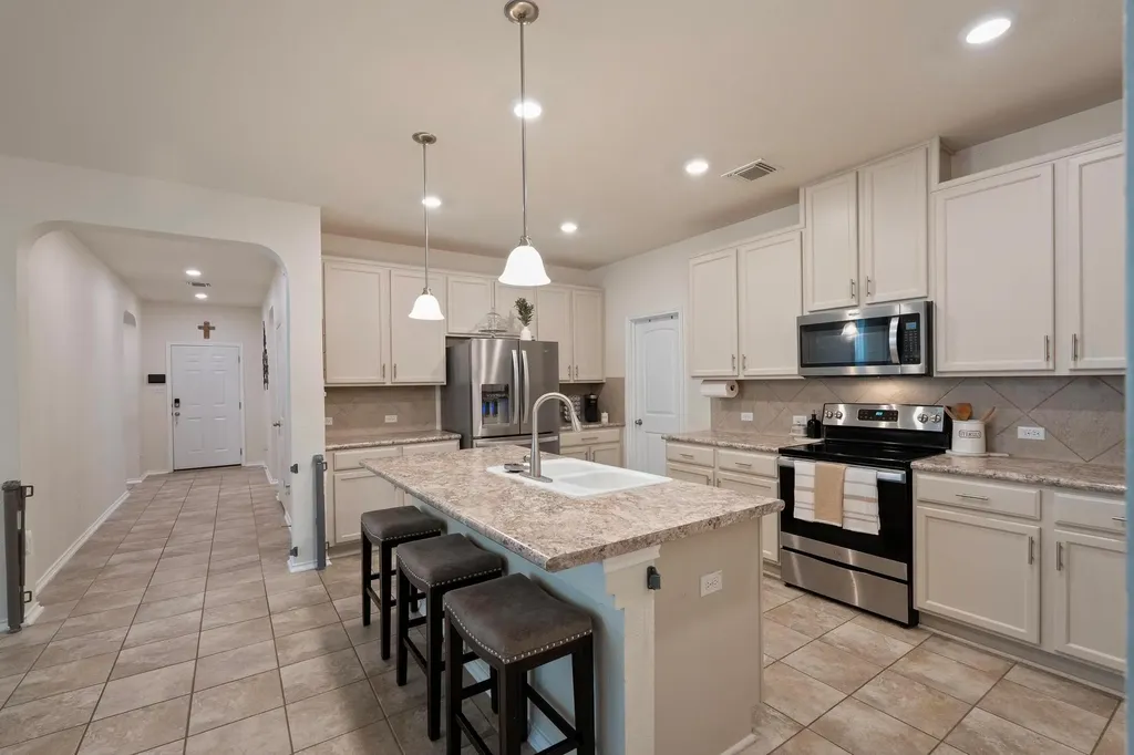 1004 Grand Teton Trail Taylor TX 76574