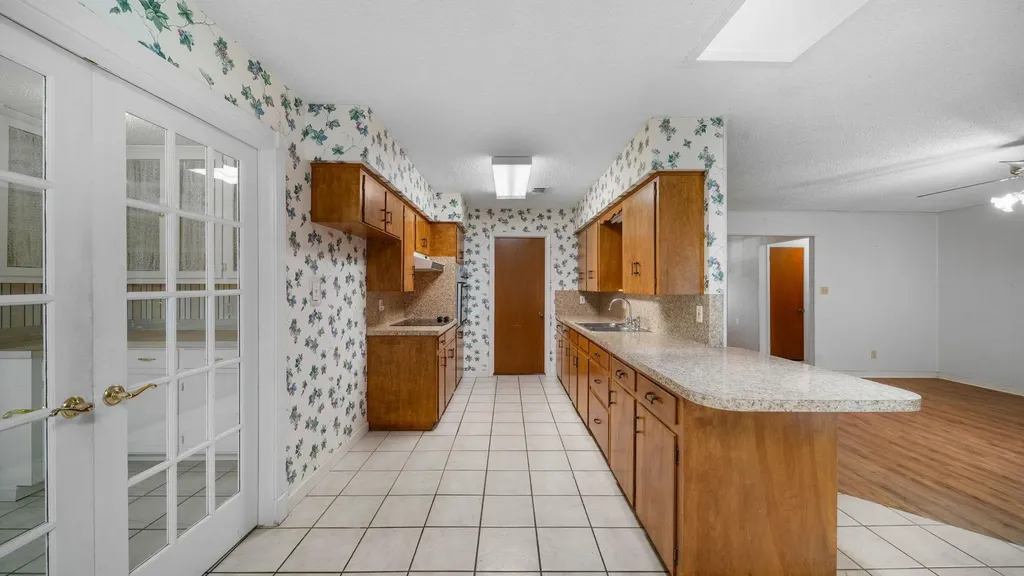 487 Edgewood Avenue Giddings TX 78942