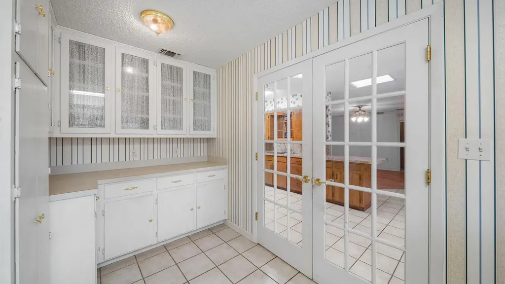 487 Edgewood Avenue Giddings TX 78942